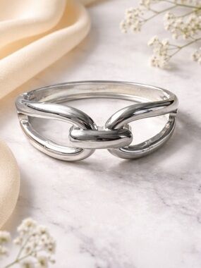 3/30 ✨✨ Polished Silver Knot-Link Bracelet for Women